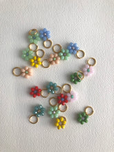 Cargar imagen en el visor de la galería, Flower  Plus Earrings Light-Blue
