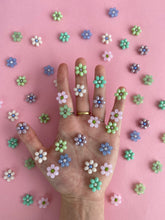 Cargar imagen en el visor de la galería, Flower Earrings Mint
